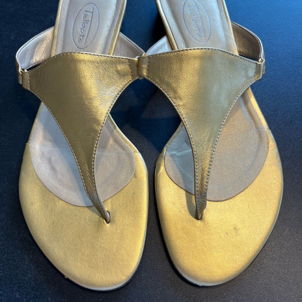 Talbots Gold Sandals Elegant Minimalist Design - Picture 2 of 5